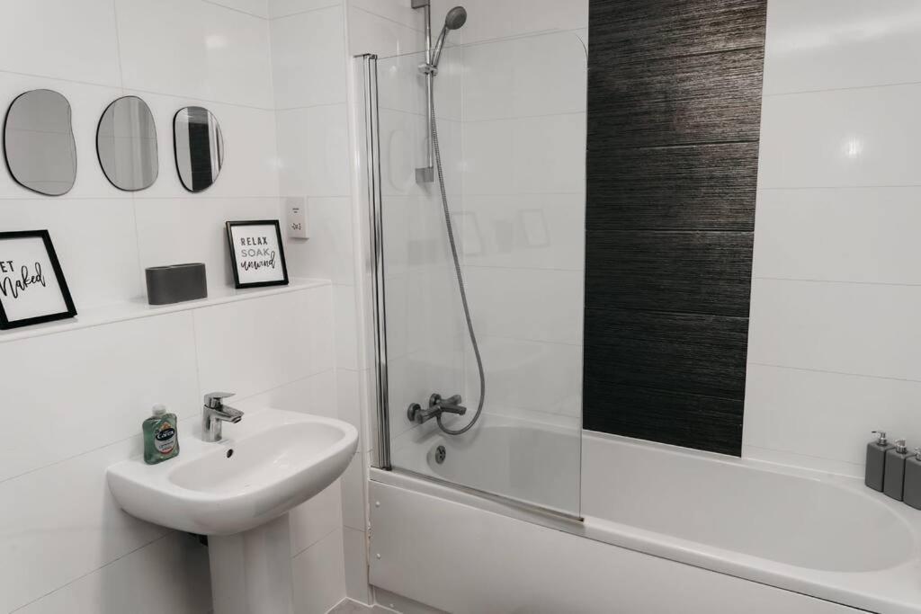 Stunning Modern Heart Of The City Apartment シェフィールド エクステリア 写真